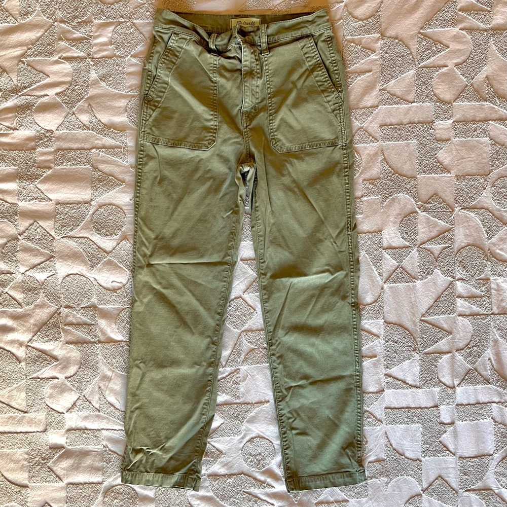 Madewell 90s Straight Leg Cargo Pant in Khaki